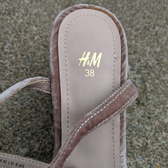 H&M Crushed Pink Velvet Chunky Heels Size 8/38 New - Picture 4 of 7